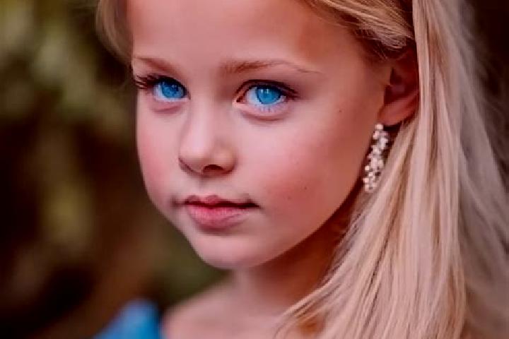 Iris, 26, a blonde blue-eyed ebony companion based in Amalfi. Offering Couples, OWO, Dinner Date. Available for incall and outcall, day and evening dates.