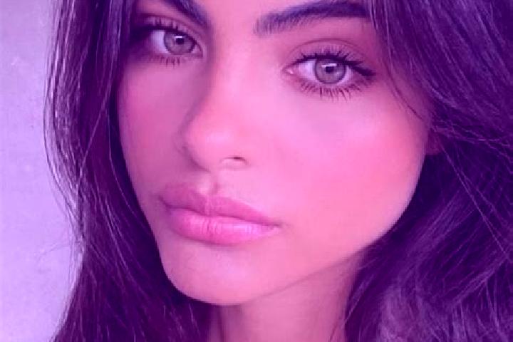 Iris, 26, a brunette green-eyed indian companion based in Juigne sur Loire. Offering Prostate Massage, 69, Domination, Travel Companion. Available for incall...