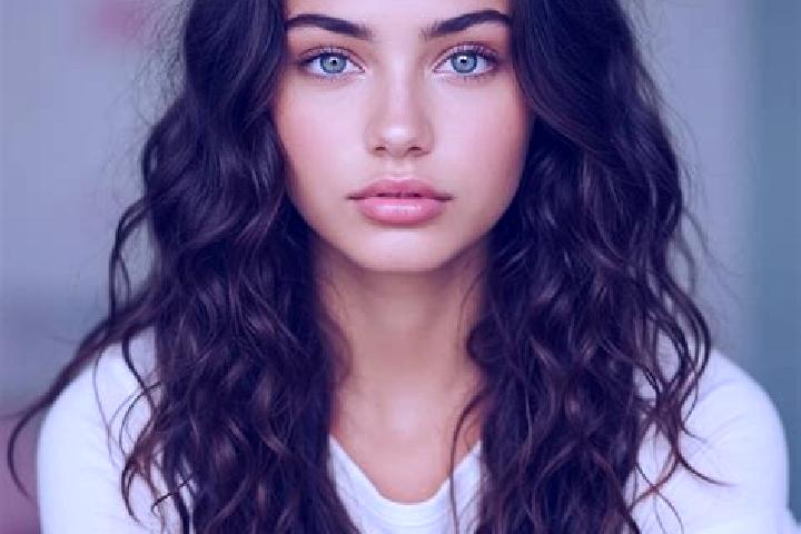 Iris, 26, a brunette hazel-eyed mediterranean companion based in East Hampton. Offering OWO, Prostate Massage, BDSM, Girlfriend Experience, CIM. Available fo...