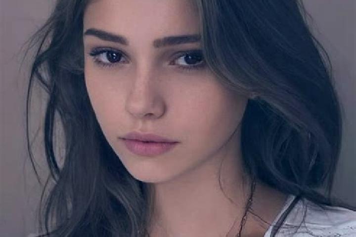 Iris, 26, a chestnut grey-eyed slavic companion based in Karangnenggang. Offering Duos, A-Level, Striptease. Available for incall and outcall, day and evenin...