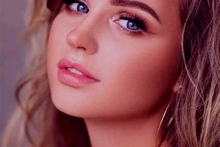Iris, 26, a dark blonde blue-eyed caribbean companion based in Banjar Asahduren. Offering Travel Companion, Striptease, Girlfriend Experience, GFE, Roleplay....