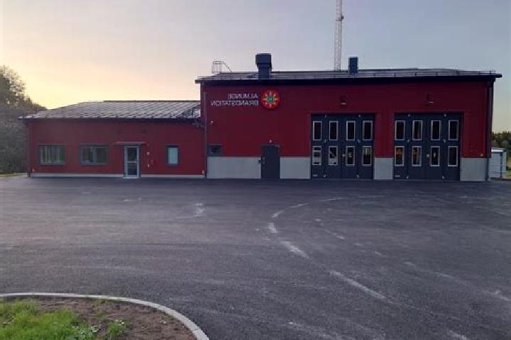 Iris, 26 — Escort in Almunge, Sweden