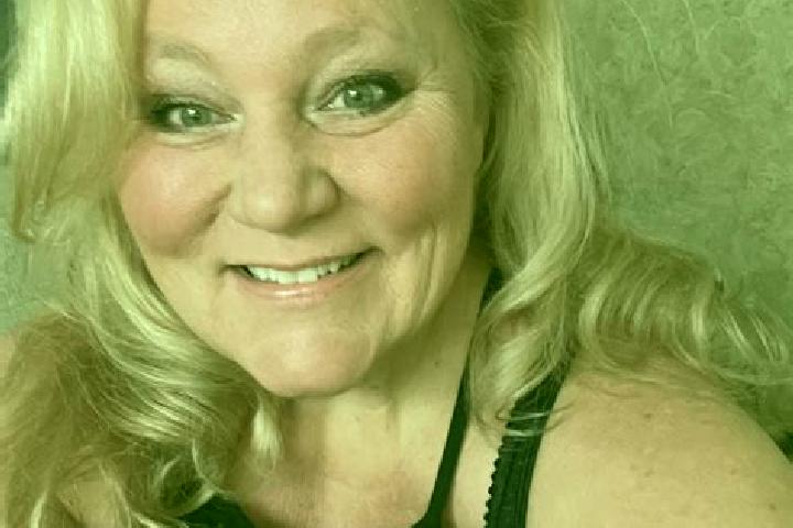 Iris, 26 — Escort in Salineville, United States