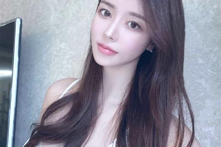 Iris, 26 — Escort in Xuanbao, China