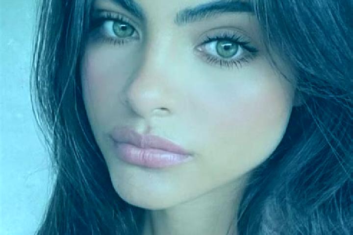 Iris, 27, a auburn amber-eyed indian companion based in Beliatta. Offering Roleplay, Travel Companion, Party Girl, Striptease, 69. Available for incall and o...