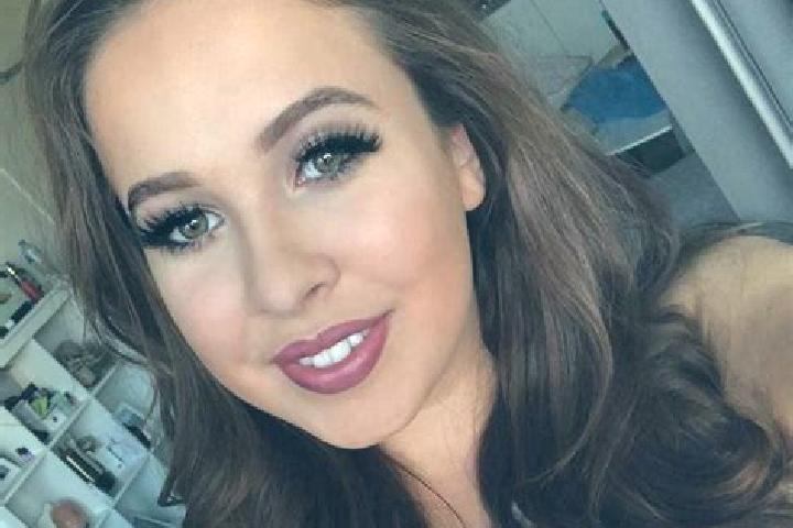 Iris, 27, a auburn dark-eyed mediterranean companion based in Headingley. Offering A-Level, Fetish, Deep French Kissing. Available for incall and outcall, ov...
