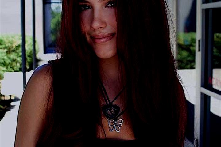 Iris, 27, a auburn dark-eyed mixed companion based in Kulu. Offering Fetish, Massage, Tantra. Available for incall and outcall, day and evening dates.