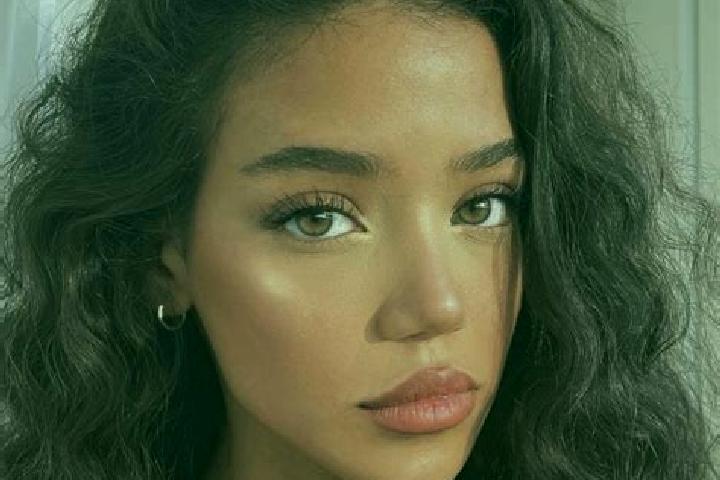 Iris, 27, a black brown-eyed mediterranean companion based in Dieterskirchen. Offering GFE, Party Girl, 69. Available for incall and outcall, day and evening...