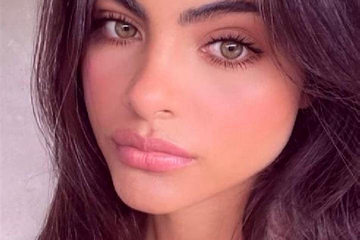 Iris, 27, a brunette dark-eyed mediterranean companion based in Gullbranna. Offering Massage, Prostate Massage, GFE, Striptease, Roleplay. Available for inca...