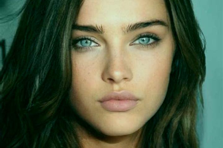 Iris, 27, a brunette dark-eyed mixed companion based in Dolo. Offering Fetish, Duos, Deep French Kissing, Erotic Massage. Available for incall and outcall, d...