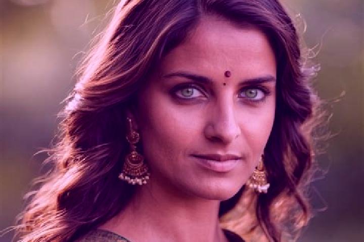 Iris, 27, a chestnut green-eyed indian companion based in Mellenbach-Glasbach. Offering Travel Companion, Erotic Massage, Striptease. Available for incall an...