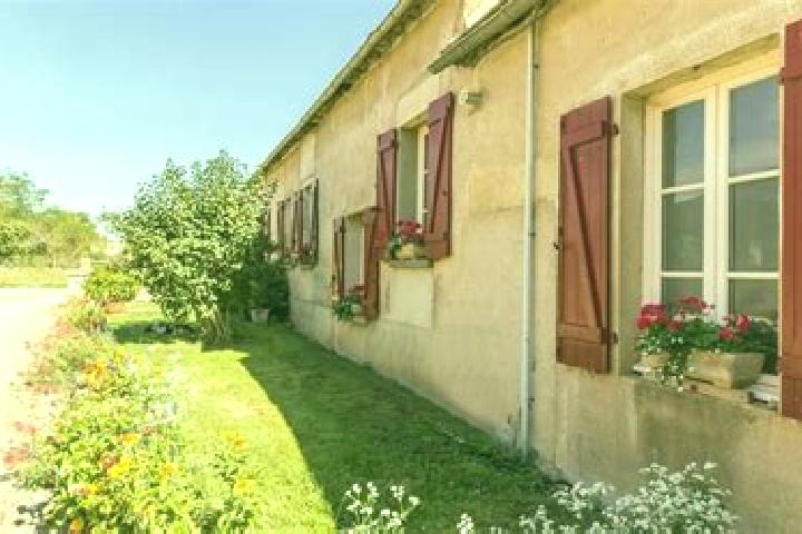 Iris, 27 — Escort in Epoisses, France