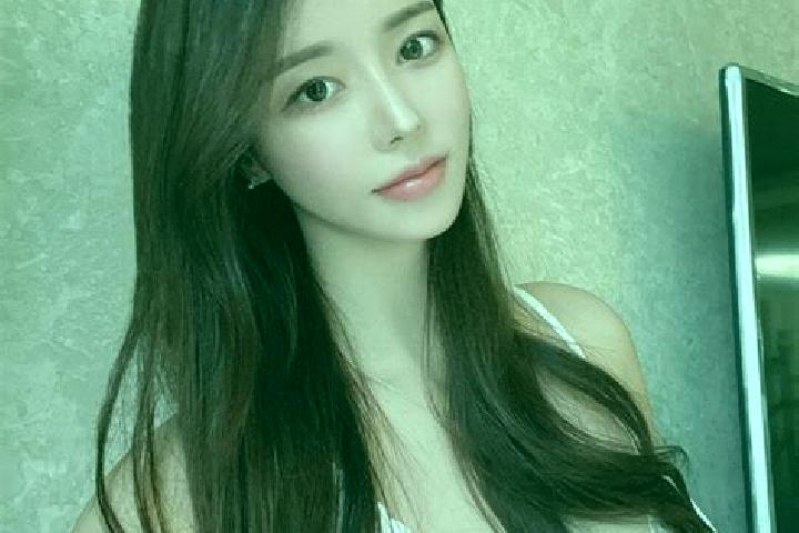 Iris, 27 — Escort in Heixi, China