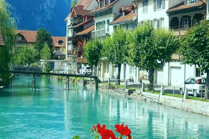 Iris, 27 — Escort in Niederburen, Switzerland