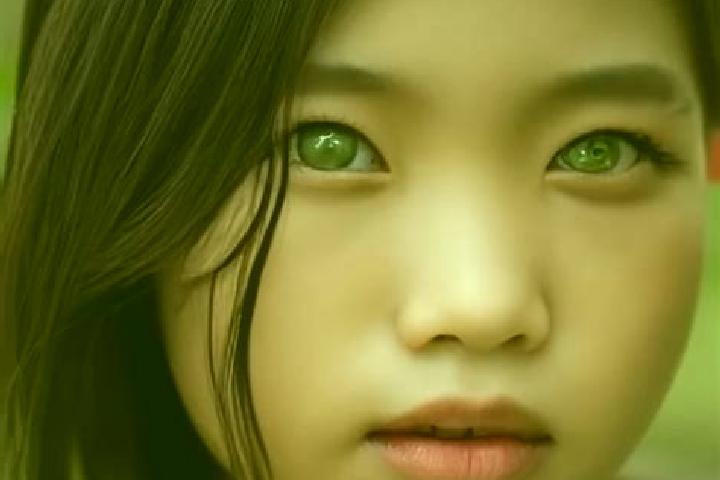 Iris, 28, a black green-eyed asian companion based in Uelsen. Offering GFE, 69, A-Level, Party Girl, CIM. Available for incall and outcall, overnight booking...