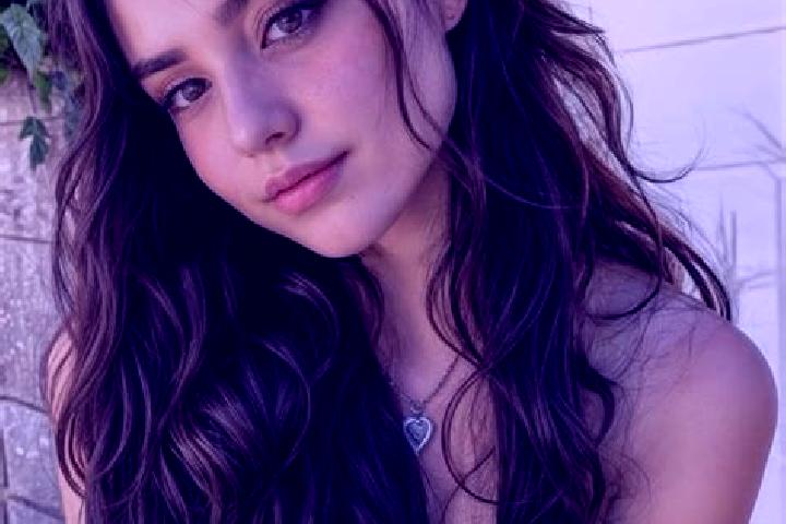 Iris, 28, a red hazel-eyed latina companion based in Cukai. Offering Couples, Striptease, Dinner Date, A-Level, Massage. Available for incall and outcall, ov...