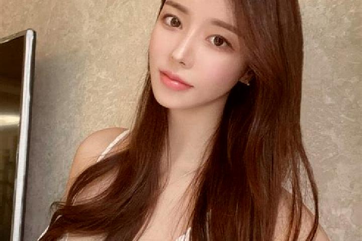 Iris, 28 — Escort in Godog, Indonesia