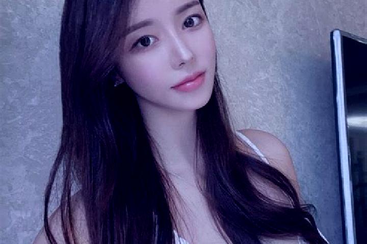 Iris, 28 — Escort in Jiusi, China