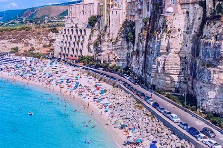 Iris, 28 — Escort in Manciano, Italy