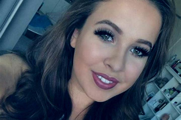 Iris, 29, a dark blonde amber-eyed indian companion based in Berlim. Offering OWO, Striptease, Couples, Travel Companion, A-Level. Available for incall and o...