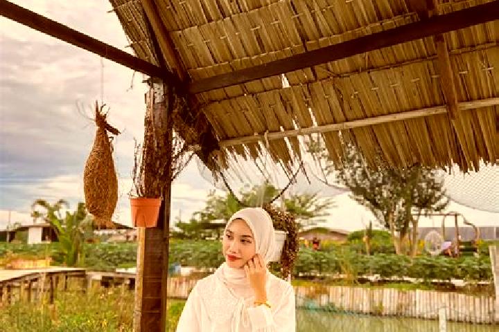Iris, 29 — Escort in Bagan Datoh, Malaysia