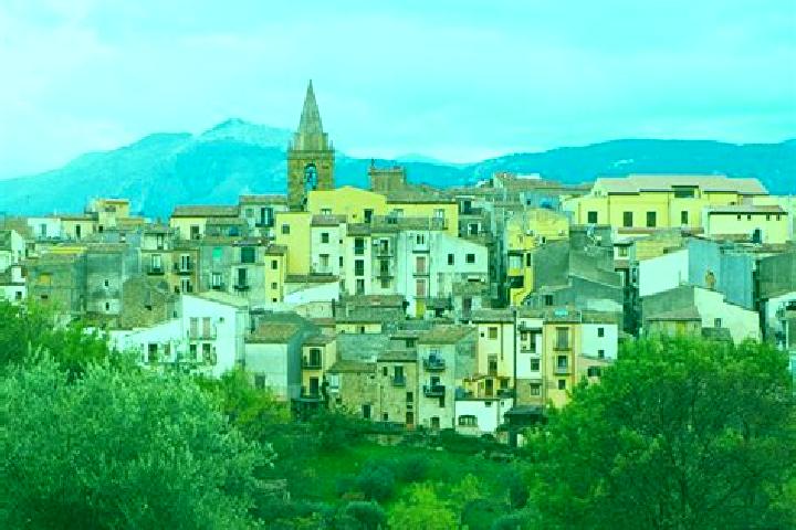 Iris, 29 — Escort in Castelbuono, Italy