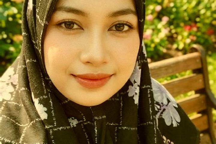 Iris, 29 — Escort in Morbatoh, Indonesia