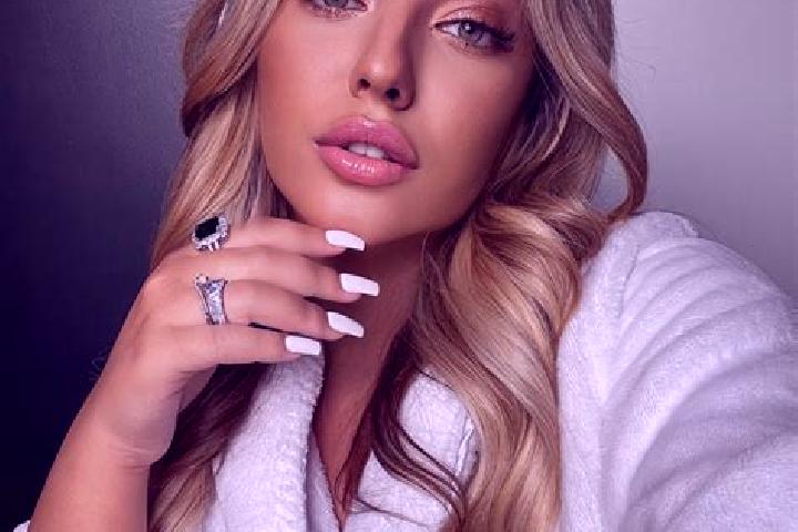 Iris, 30, a blonde grey-eyed latina companion based in Kirov. Offering Deep French Kissing, Dinner Date, Striptease. Available for incall and outcall, day an...