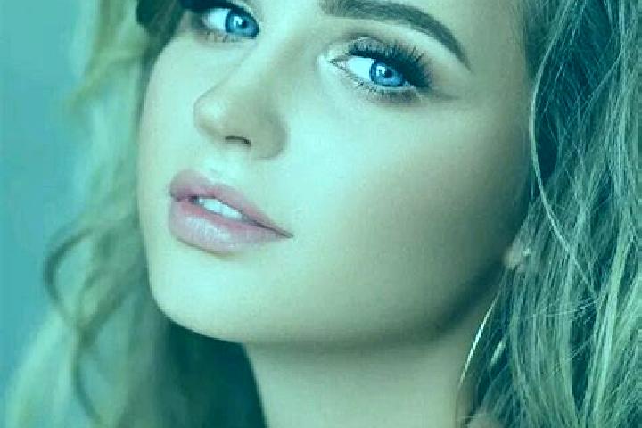 Iris, 30, a dark blonde blue-eyed ebony companion based in Valea Anilor. Offering Erotic Massage, A-Level, Fetish. Available for incall and outcall, overnigh...