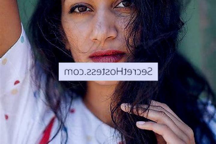 Iris, 30, a red grey-eyed indian companion based in La Rinconada. Offering OWO, Fetish, Erotic Massage, Striptease, Girlfriend Experience. Available for inca...