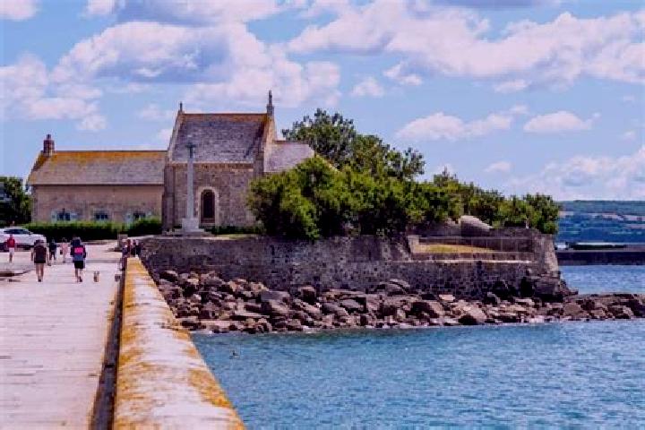 Iris, 30 — Escort in Neuville-Saint-Vaast, France