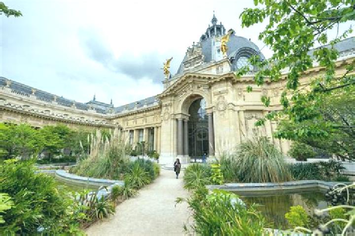 Iris, 30 — Escort in Petit Palais, France