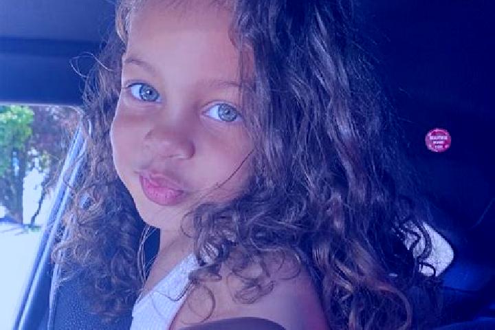 Iris, 31, a auburn blue-eyed mixed companion based in Ejido el Castillo. Offering Travel Companion, A-Level, Tantra, Party Girl. Available for incall and out...