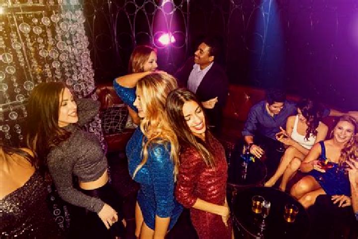 Iris, 31, a brunette amber-eyed asian companion based in Le Castellet. Offering Striptease, Dinner Date, Tantra, Deep French Kissing. Available for incall an...