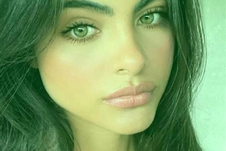 Iris, 31, a brunette dark-eyed indian companion based in Cuihua. Offering BDSM, Striptease, Couples, CIM, Tantra. Available for incall and outcall, overnight...