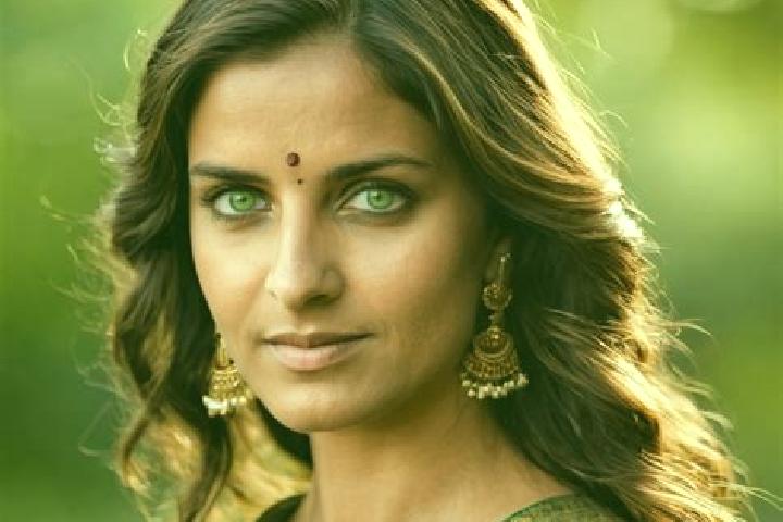 Iris, 31, a brunette green-eyed indian companion based in Akpafa. Offering Fetish, Massage. Available for incall and outcall, overnight bookings available.