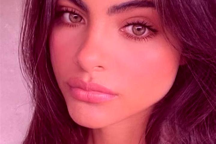 Iris, 31, a chestnut dark-eyed indian companion based in Binanga. Offering Dinner Date, Striptease. Available for incall and outcall, day and evening dates.