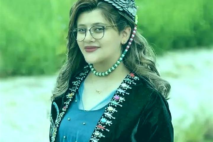 Iris, 31 — Escort in Saqqez, Iran