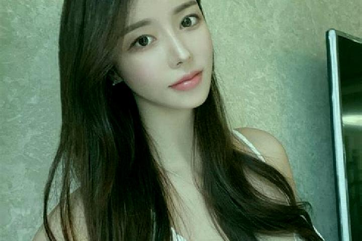 Iris, 31 — Escort in Xishenba, China