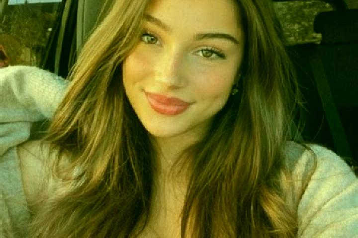 Iris, 32, a auburn hazel-eyed latina companion based in Timbe do Sul. Offering Duos, Overnight, Couples, Fetish, Travel Companion. Available for incall and o...