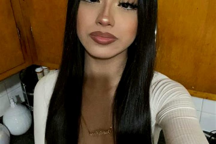 Iris, 32, a black grey-eyed latina companion based in Lunzig. Offering Couples, Striptease, Fetish, Roleplay, Tantra. Available for incall and outcall, day a...