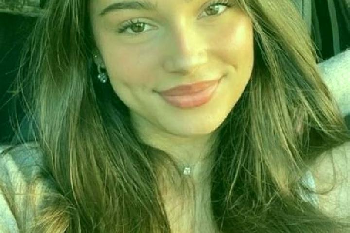 Iris, 32, a brunette hazel-eyed latina companion based in Puiflijk. Offering Duos, 69, OWO, BDSM. Available for incall and outcall, day and evening dates.