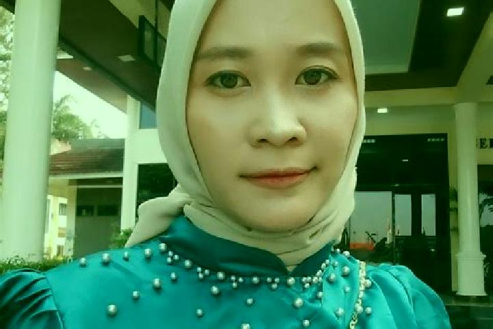 Iris, 32 — Escort in Gambiran Wetan, Indonesia