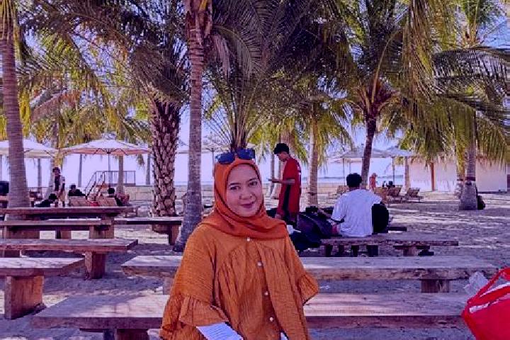 Iris, 32 — Escort in Kalimango, Indonesia