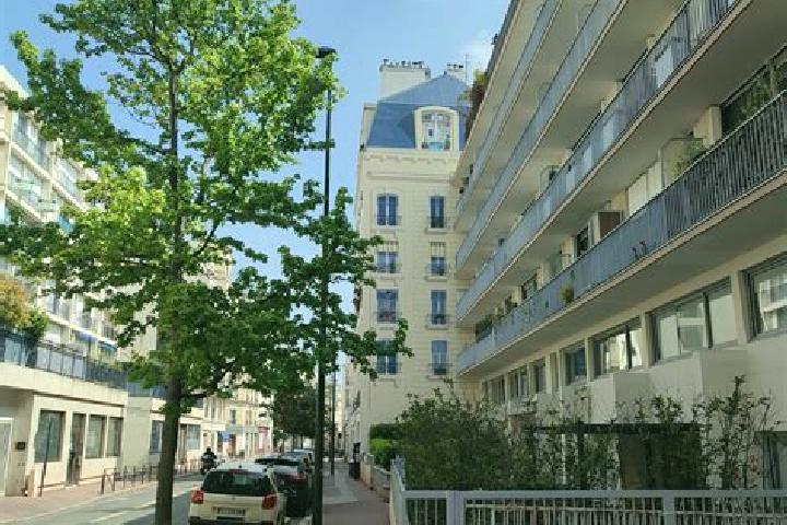 Iris, 32 — Escort in Levallois-Perret, France
