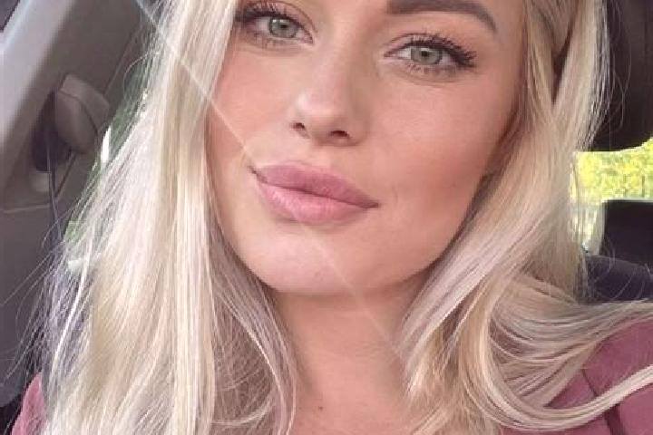 Iris, 33, a blonde hazel-eyed european companion based in Postioma. Offering Striptease, Couples, 69, Roleplay. Available for incall and outcall, day and eve...