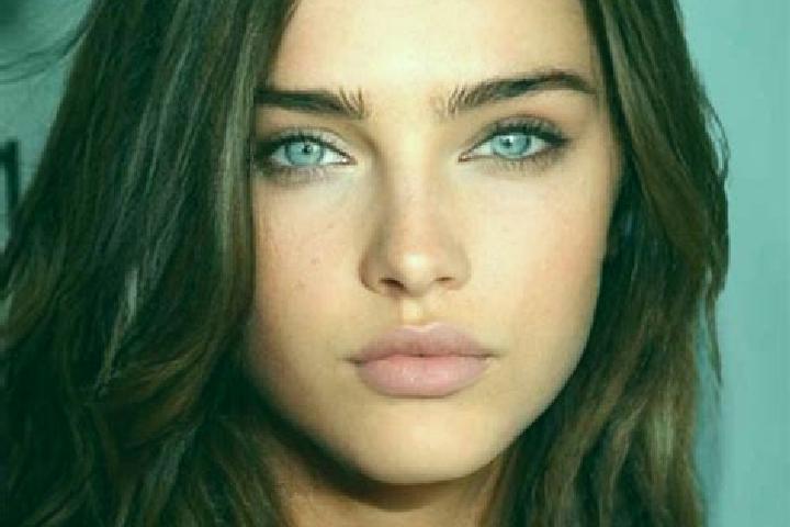 Iris, 33, a brunette grey-eyed mixed companion based in Bolands. Offering Overnight, OWO, Couples, CIM. Available for incall and outcall, day and evening dates.