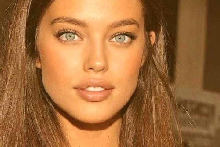 Iris, 33, a chestnut green-eyed caucasian companion based in Montijo. Offering Massage, Overnight, Tantra, Party Girl, Erotic Massage. Available for incall a...
