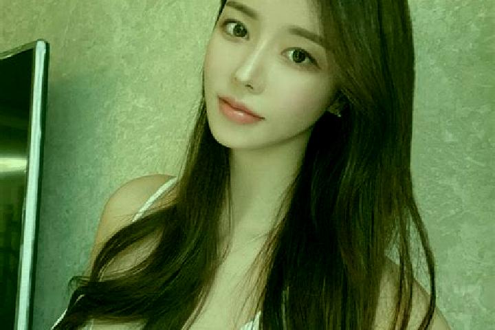 Iris, 33 — Escort in Bayan Huxu, China