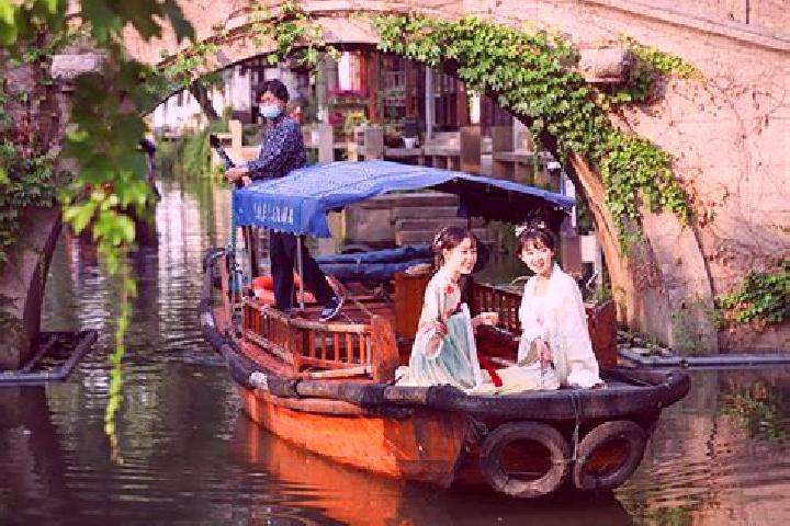 Iris, 33 — Escort in Minyue, China